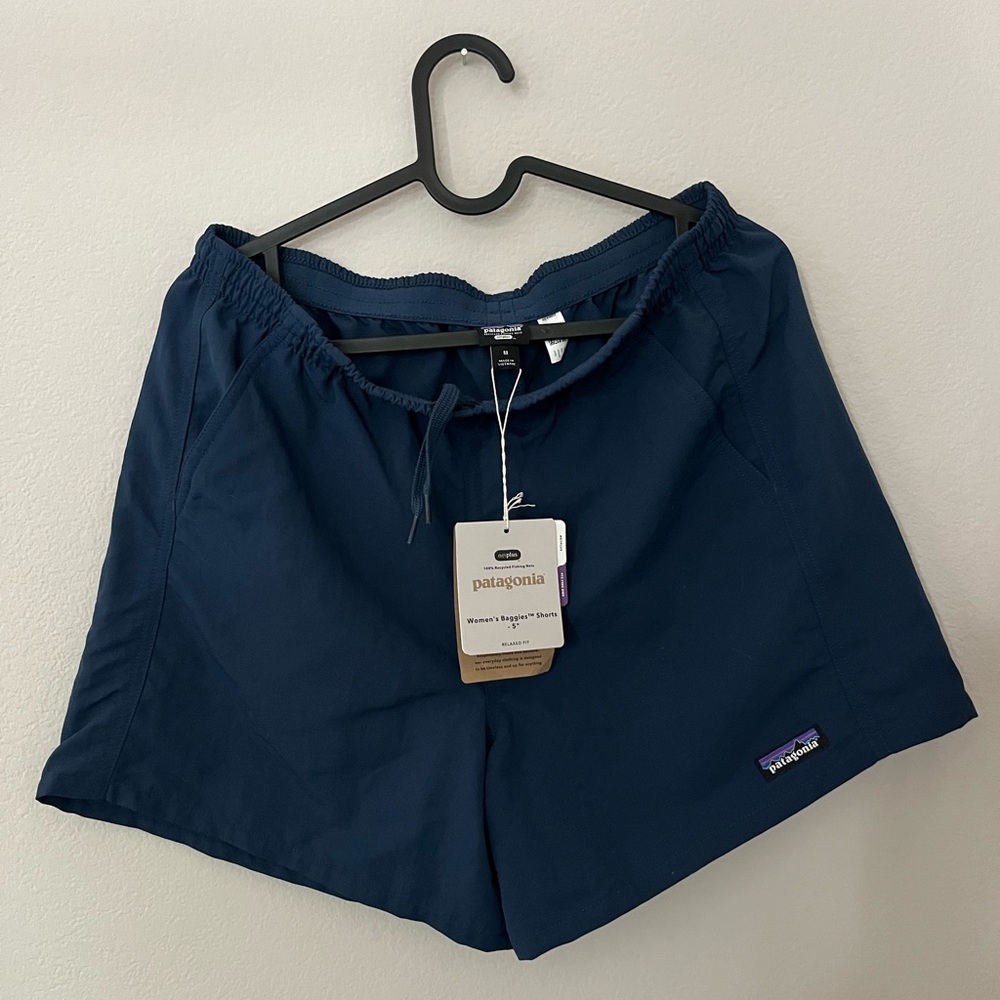 Patagonia Baggie Shorts 5”, drawstring waist band and pockets
